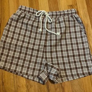 Brownish plaid shorts size M in women’s